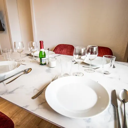 Messe-apartment Fuer 5 Gaeste Mit Balkon Und Lift Apartment *